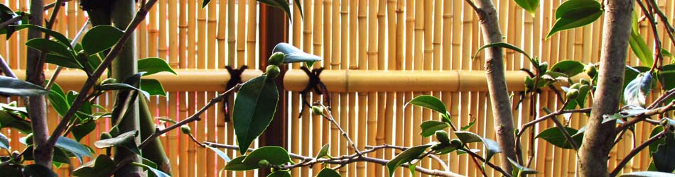 竹垣、生け垣、ヤマ造園(ヤマゾウエン)は心の和むガーデンライフを提供します。